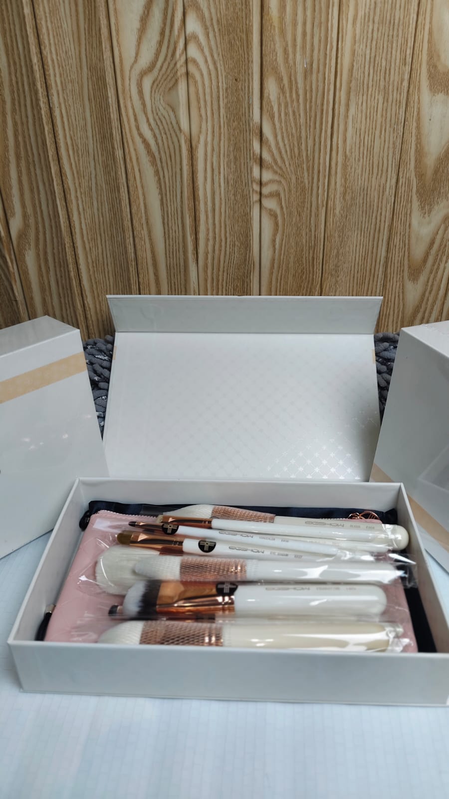 EIGSHOW Makeup Brush Set - 15 Piece