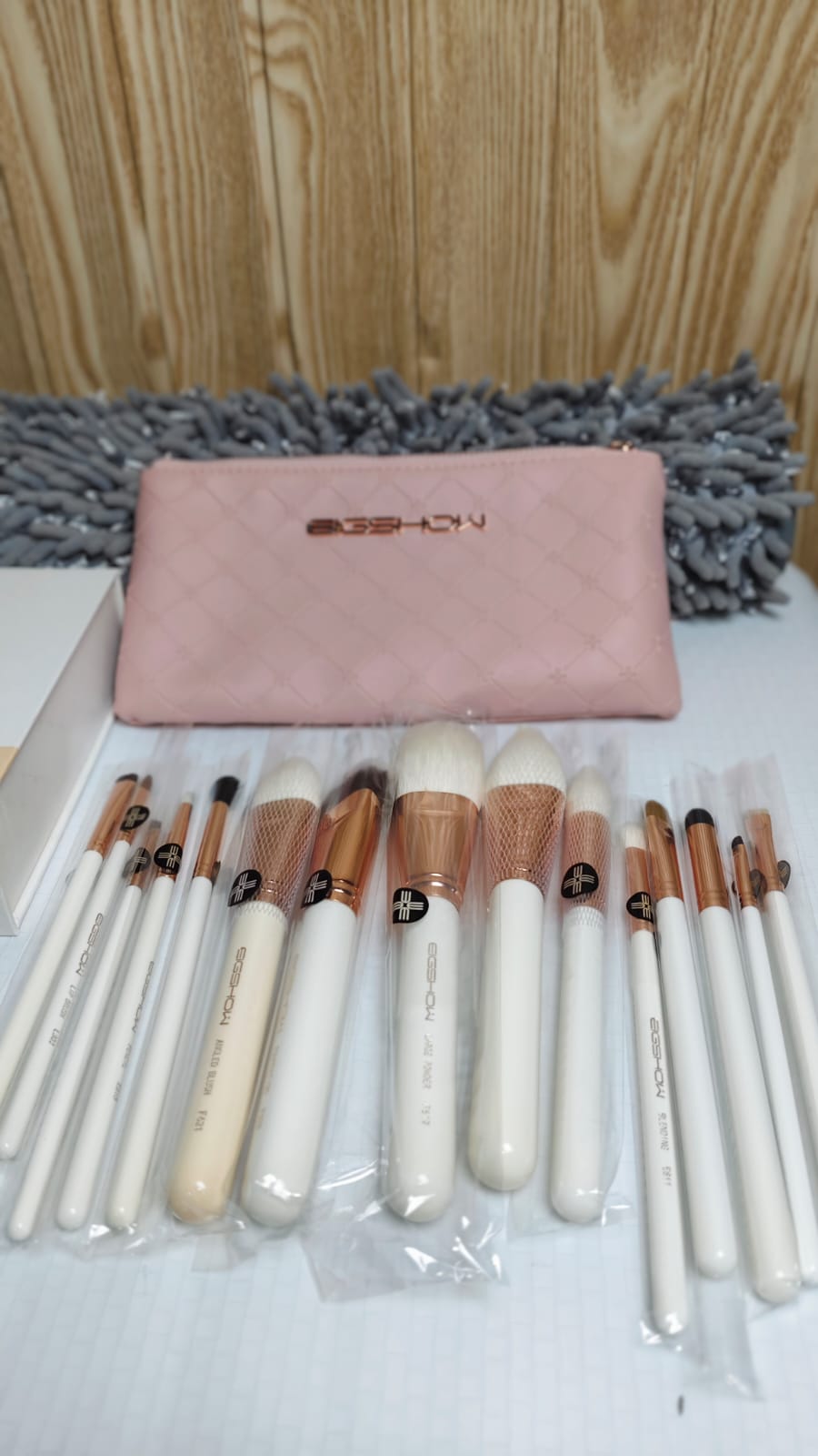 EIGSHOW Makeup Brush Set - 15 Piece