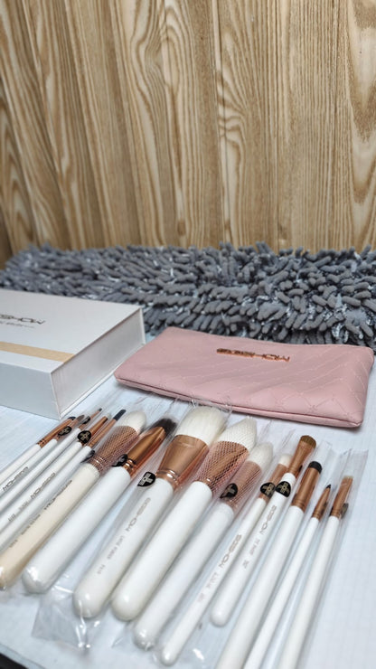 EIGSHOW Makeup Brush Set - 15 Piece