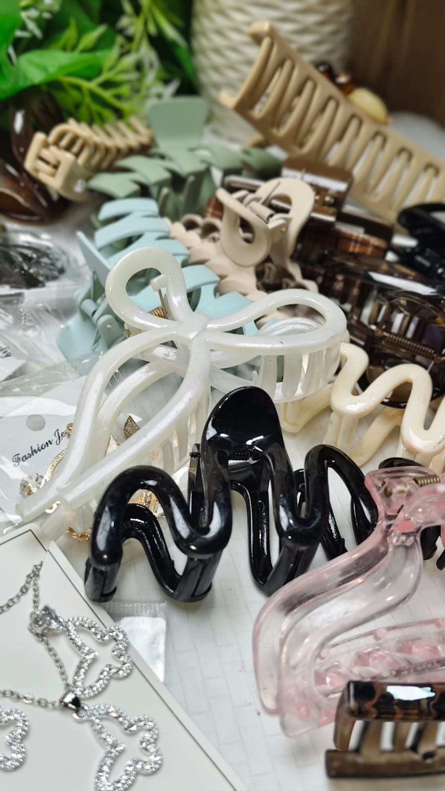 25 in 1 Pro Deal | Premium Korean Hair Claw Clips & Fashion Jewelry Gift Set for Women & Girls | Hair Accessories Combo Pack