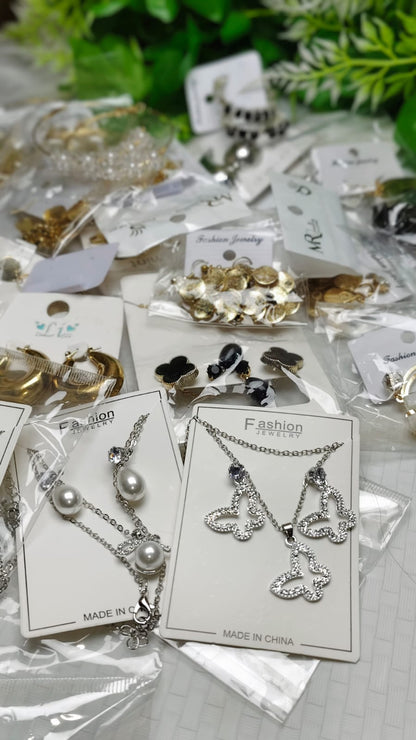 25 in 1 Pro Deal | Premium Korean Hair Claw Clips & Fashion Jewelry Gift Set for Women & Girls | Hair Accessories Combo Pack