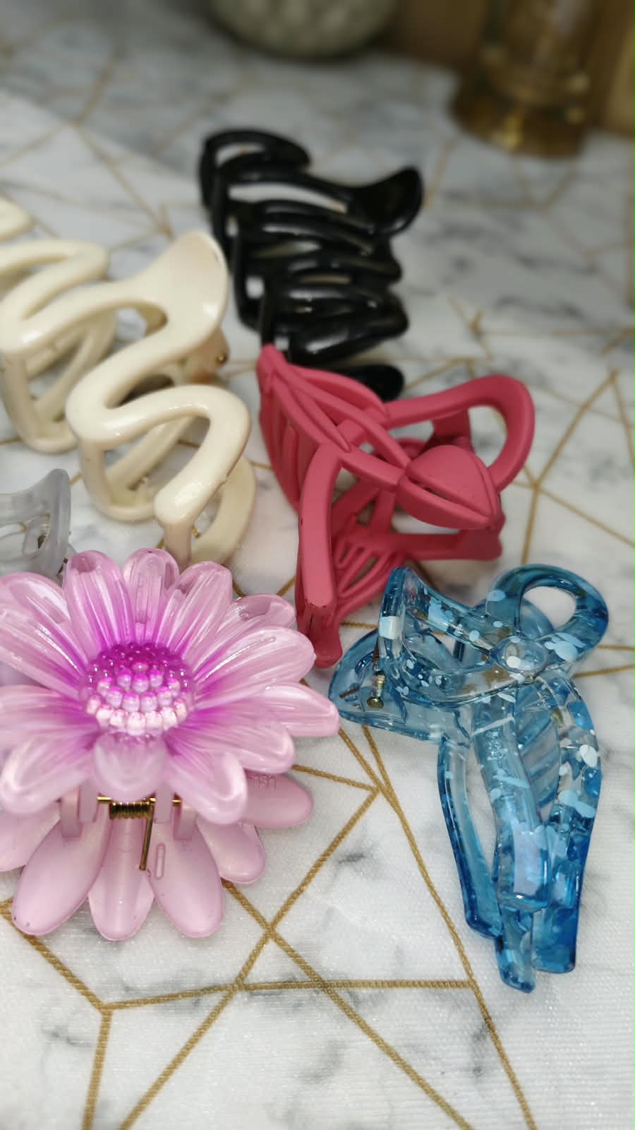 12-in-1 Hair Accessories Gift Set for Women & Girls – 6 Claw Hair Clips & 6 Cute Bow Hair Clips, Stylish Hair Accessories Set
