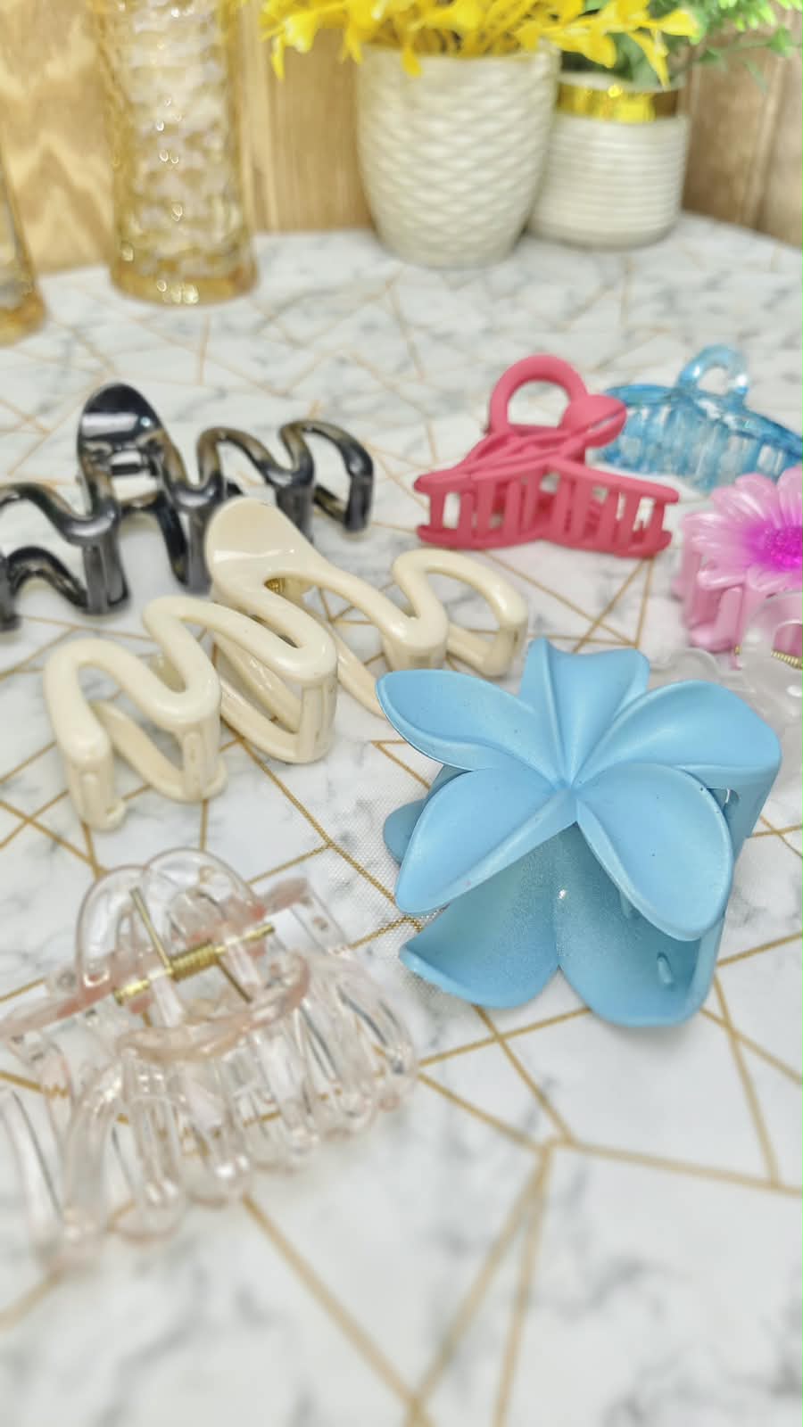 12-in-1 Hair Accessories Gift Set for Women & Girls – 6 Claw Hair Clips & 6 Cute Bow Hair Clips, Stylish Hair Accessories Set