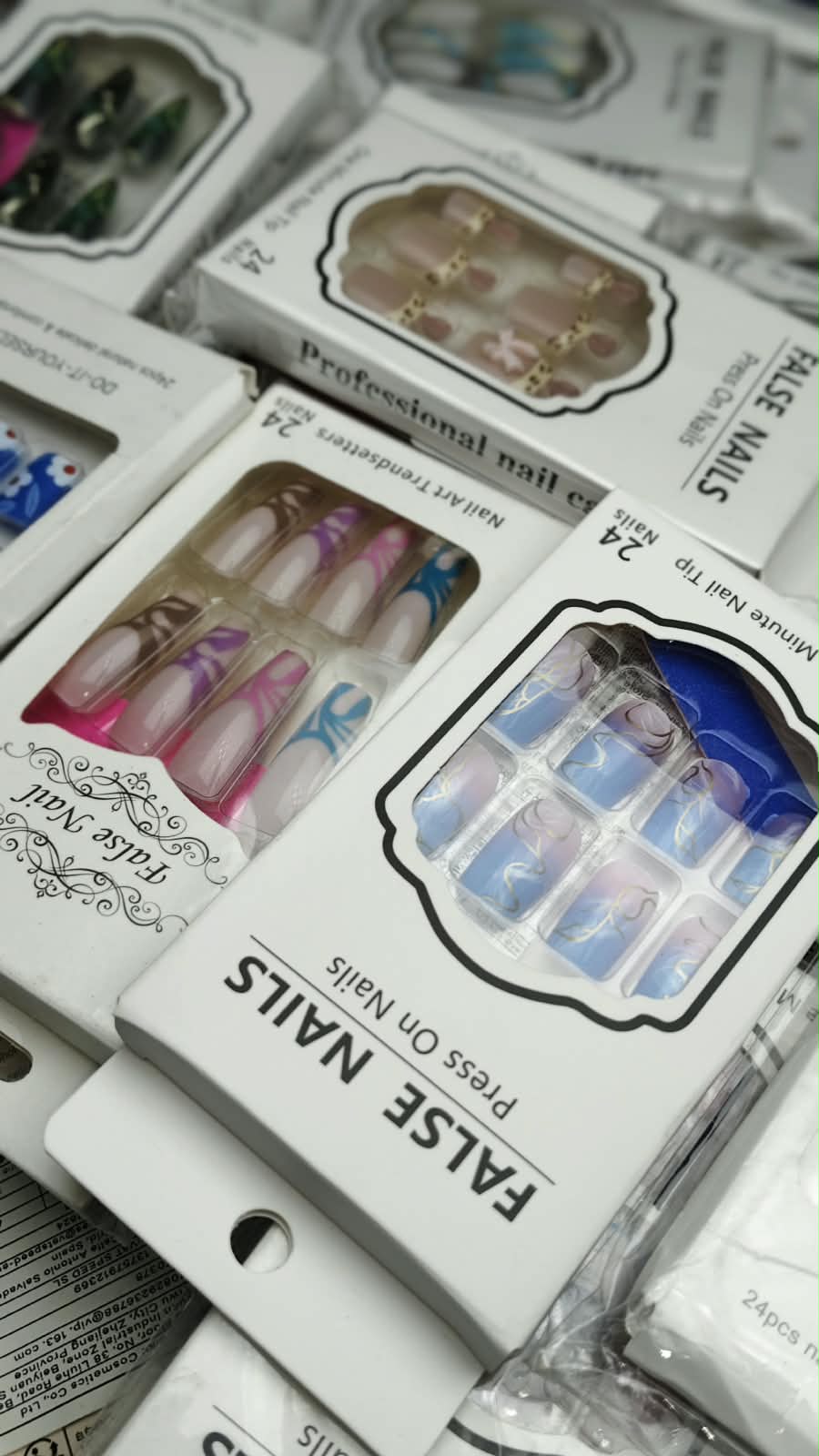 20-Piece Press On Nails for Women – Stylish False Nails with Trendy Nail Art Designs