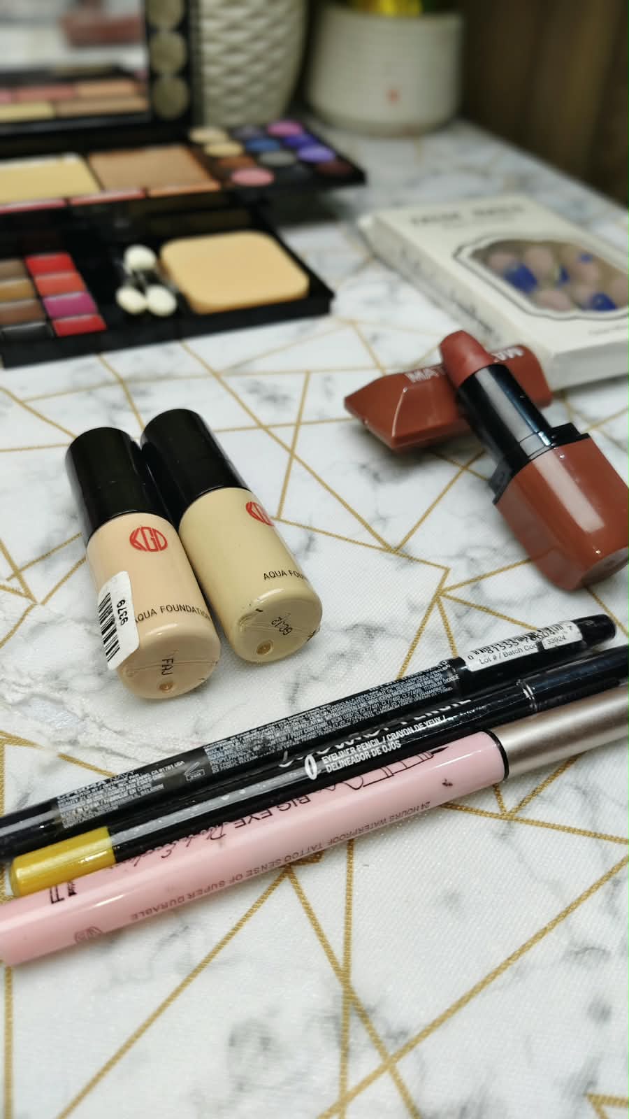 50% OFF Professional Makeup Kit for Women – All-in-One Makeup Set with Eyeshadow, Foundation, Blush & Lip Colors