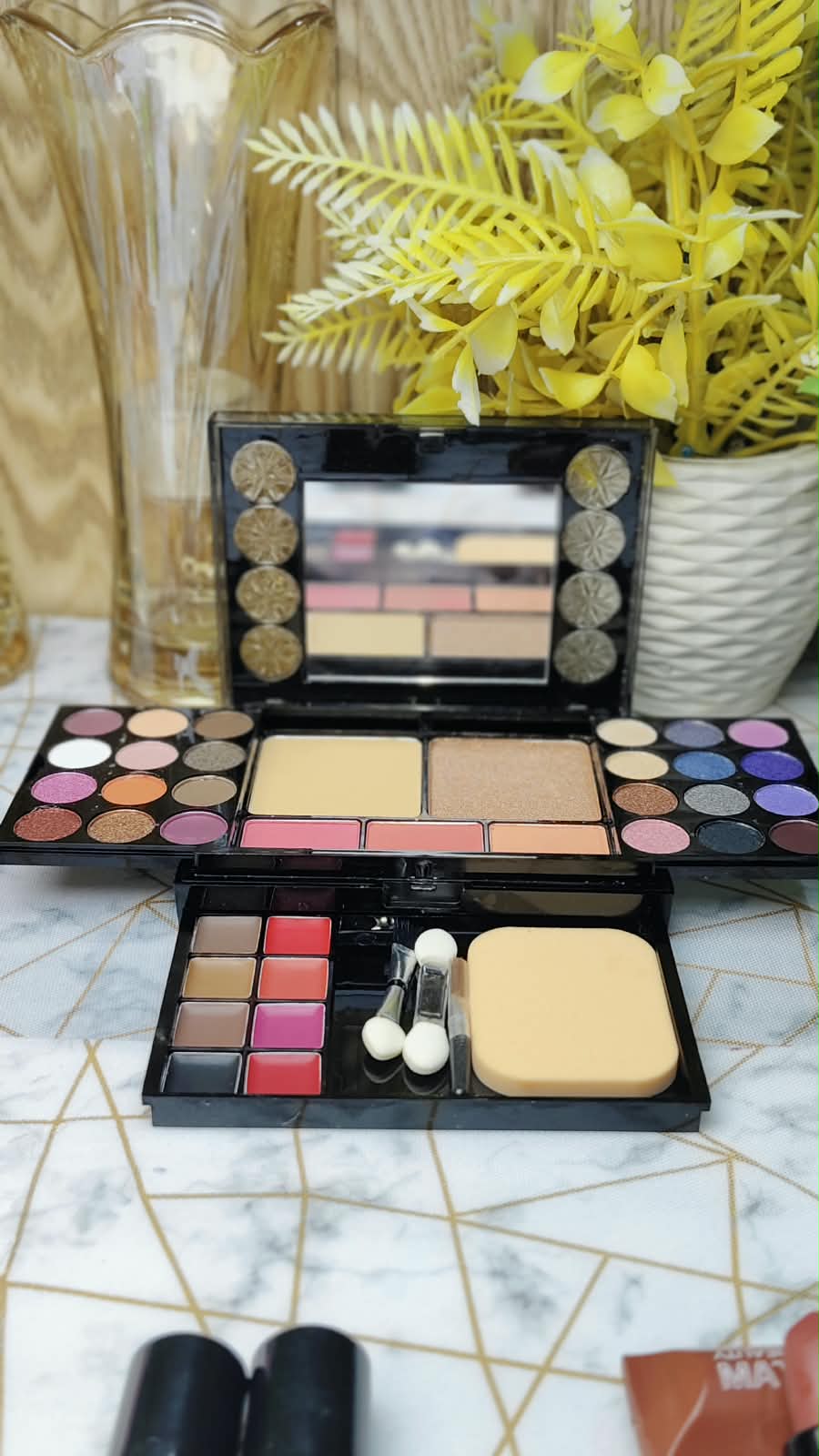 50% OFF Professional Makeup Kit for Women – All-in-One Makeup Set with Eyeshadow, Foundation, Blush & Lip Colors